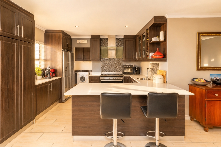 3 Bedroom Property for Sale in Uitzicht Western Cape